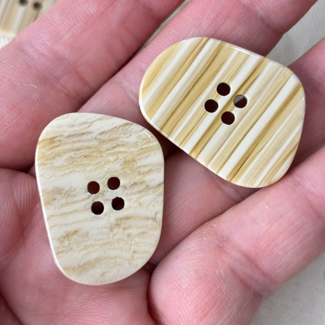 Boutons beige de forme irrégulière en Résine 30×23mm