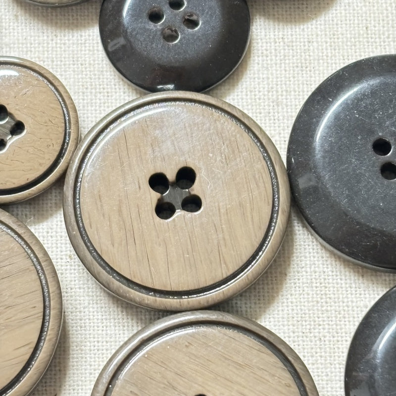 Boutons rond en résine beige foncé - 1 pièce